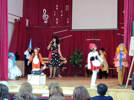 Преподаватель музыки школы №3 Лариса Мкртчян исполняет песню Мастера... Преподаватель музыки школы №3 Лариса Мкртчян исполняет песню Мастера...