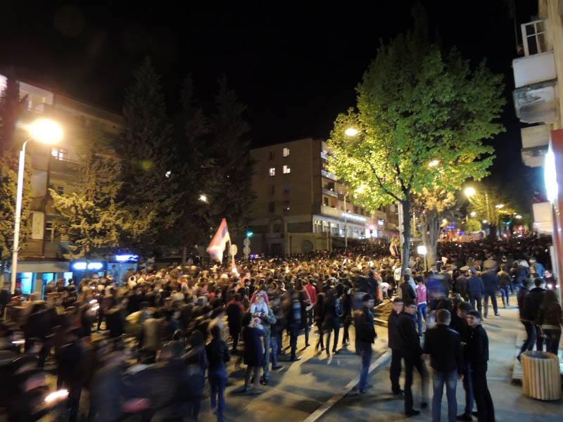 Шествие в Степанакерте к Мемориальному комплексу. Шествие в Степанакерте к Мемориальному комплексу.