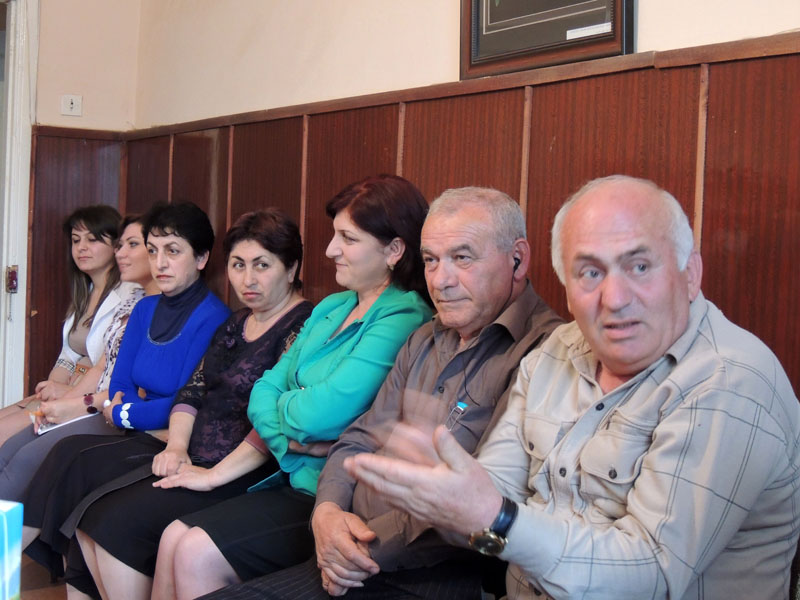 Владимир Ширинян, педагог школы №1 г.Мартуни; "&laquo;Я работал в школе в советской и в арцахской школе. Есть, конечно, разница, но уверен, что в скором можем перезайти. У нас не будет желаемого результата, пока не будут совместно работать школа-семья-общество. Это цепочка, где у каждого своя главная и незаменимая роль. Наше общество, в том числе родители и дети, должны осознать, что наша сила наши знание - это есть наше богатство. Школа - лицо нашего  общества, по ней можно понять чем, как и какими  ценностями  мы живём&raquo;