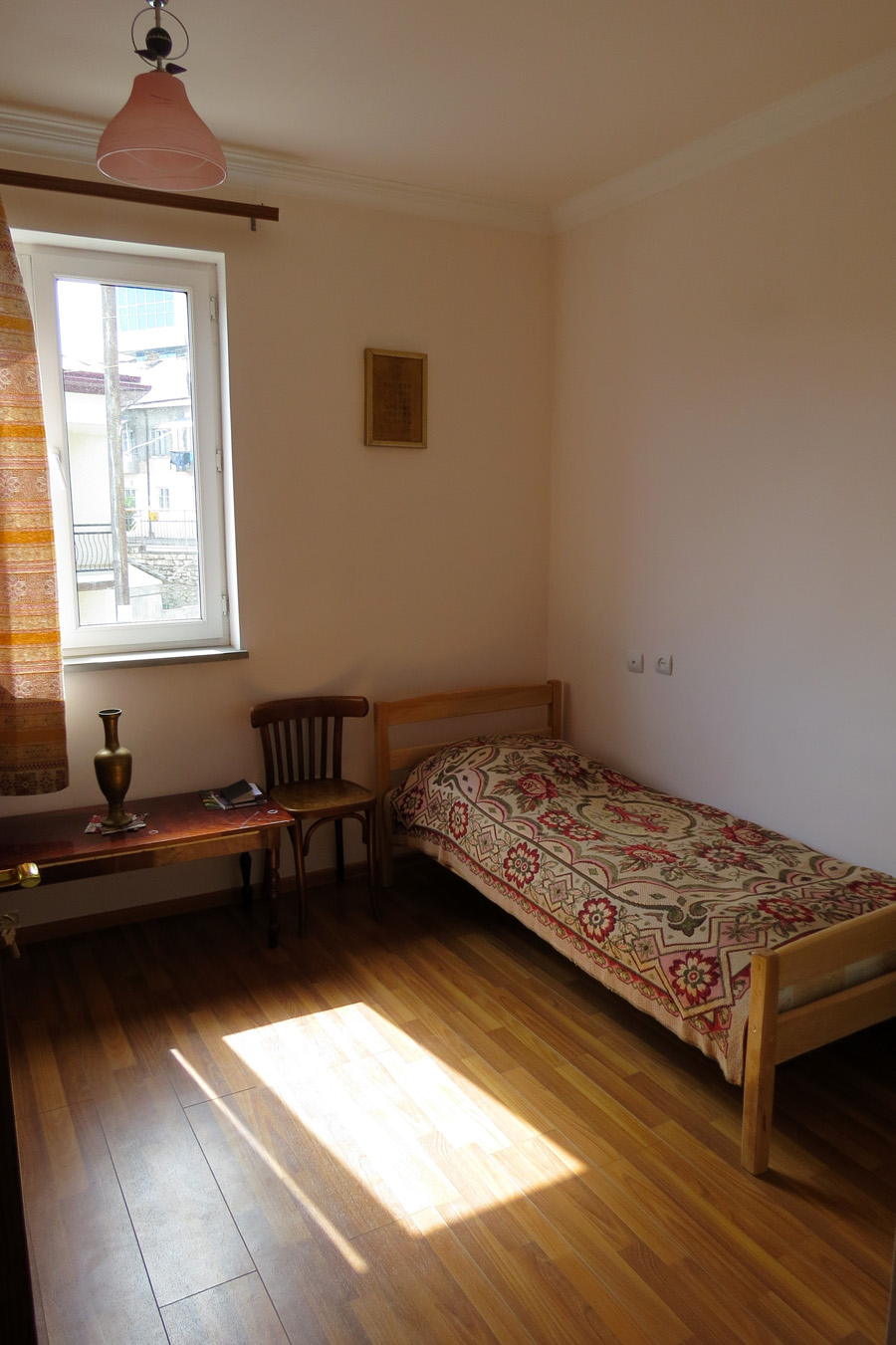 Приватная комната. Слева находится ещё одна кровать. Приватная комната. Слева находится ещё одна кровать.