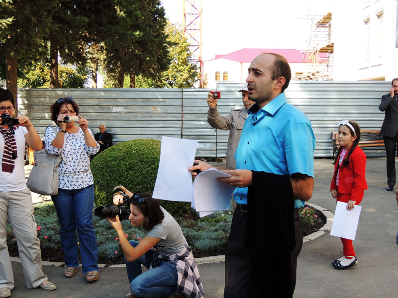Айк Ханумян, лидер партии &laquo;Национальное возрождение&raquo; НКР, член инициативной группы  &laquo;Мы против подорожания оплаты за проезд в городском транспорте&raquo;. 