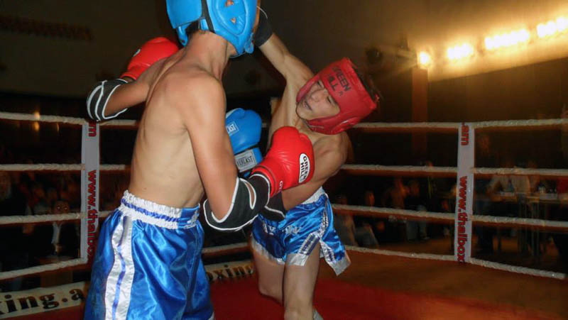 Удар наносит Наири Аветисян (14 лет) - 1 место. Фото предоставил Даниел Мкртчян.