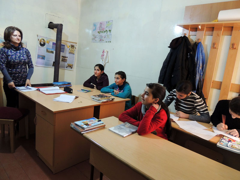 Гаяне Тадевосян, преподаёт историю Армении, 8 класс