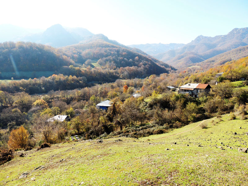 Часть домов села Гарнакар. Часть домов села Гарнакар.