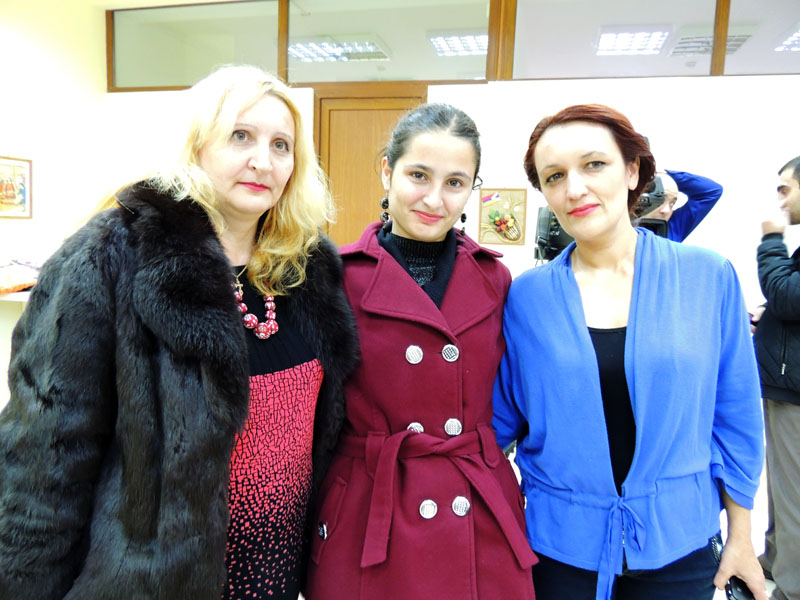 Диана со своим педагогом и мамой. Диана со своим педагогом и мамой.