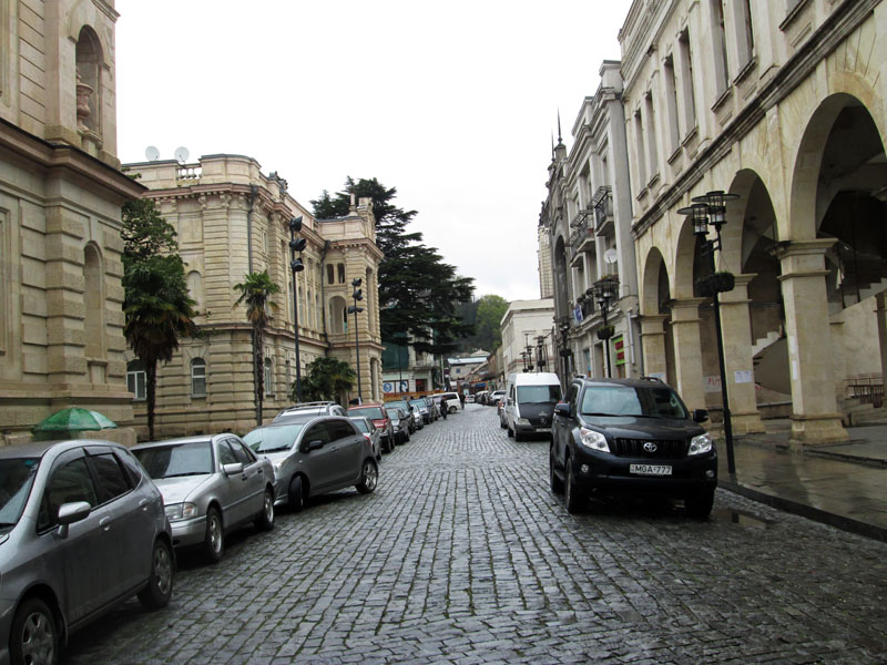 На первый взгляд, что это где-то в Европе...