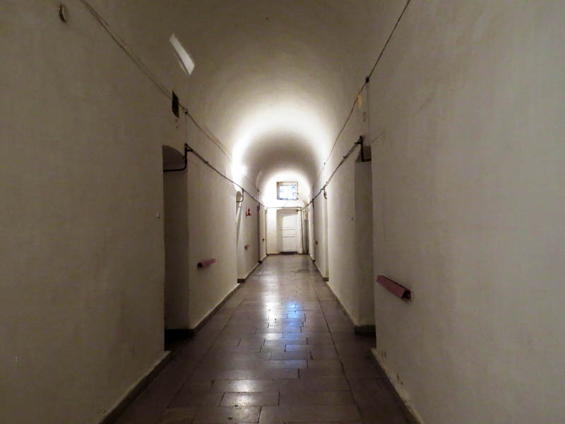 Коридор второго этажа СИЗО