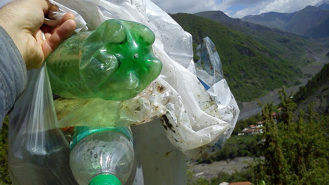 С таким урожаем я спустился с гор. Еще больше мусора там осталось - не нашел кулек чтобы все это принести С таким урожаем я спустился с гор. Еще больше мусора там осталось - не нашел кулек чтобы все это принести