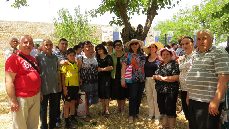 Некоторые приехали коллективами. Управление Министерства просвещения НКР. Некоторые приехали коллективами. Управление Министерства просвещения НКР.