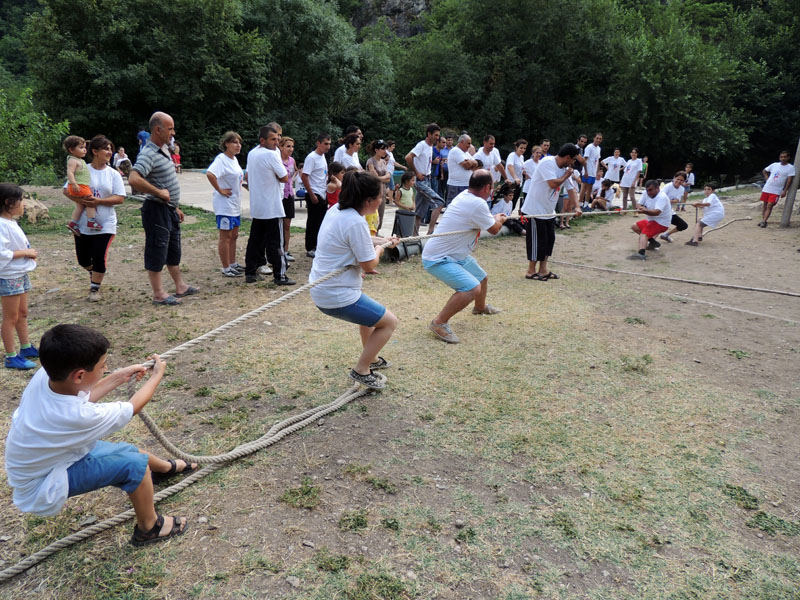 Перетягивание каната. Перетягивание каната.