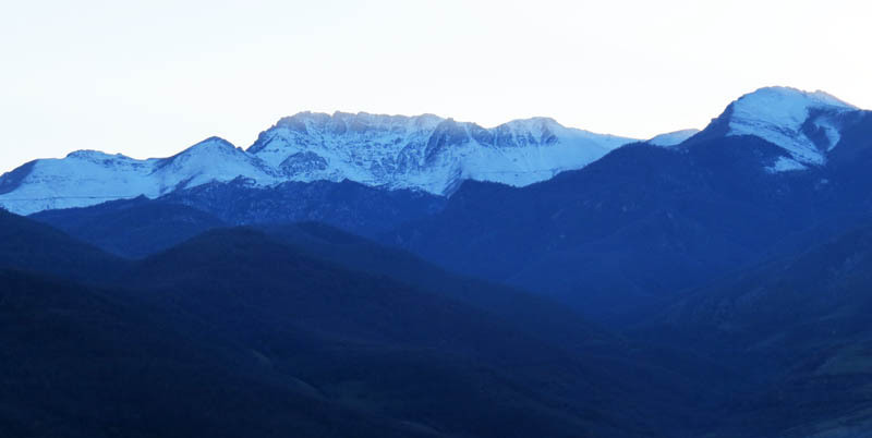 Выехали мы, когда солнце уже село.