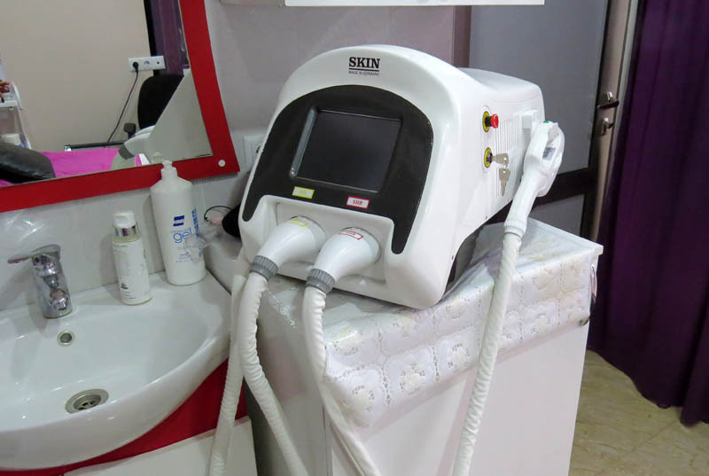 Немецкий аппарат для фтотоэпиляции с охлаждающим и обезболивающим эффектом. Немецкий аппарат для фтотоэпиляции с охлаждающим и обезболивающим эффектом.