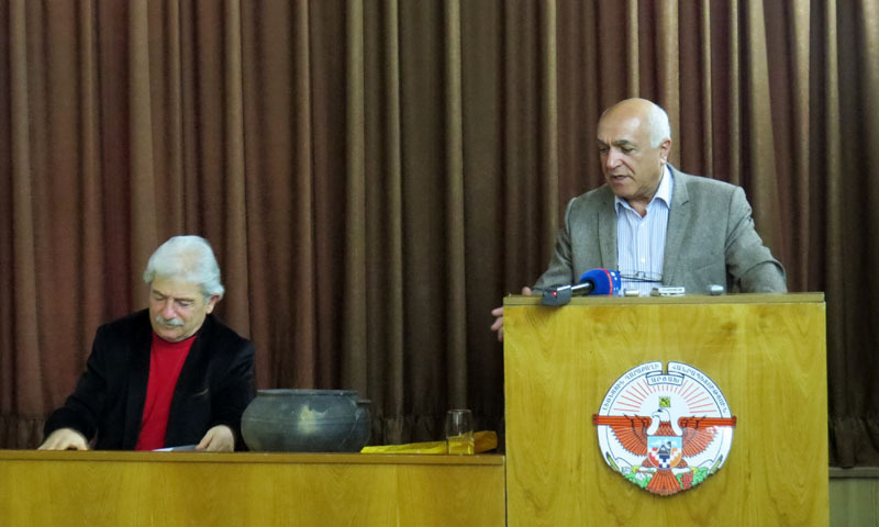 Гамлет Петросян, руководитель экспедиции по изучению Тигранакерта.