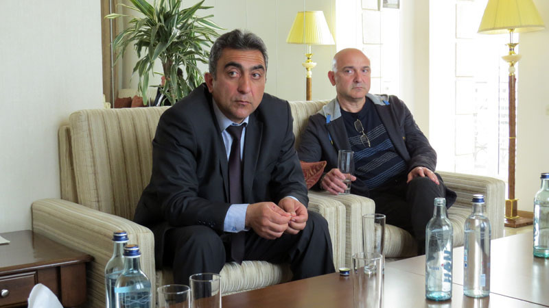 Саро Сарьян, председатель Комитета беженцев НКР (слева) и Карен Оганджанян,координатор Нагорно-Карабахского комитета "Хельсинкская инициатива-92". Саро Сарьян, председатель Комитета беженцев НКР (слева) и Карен Оганджанян,координатор Нагорно-Карабахского комитета "Хельсинкская инициатива-92".