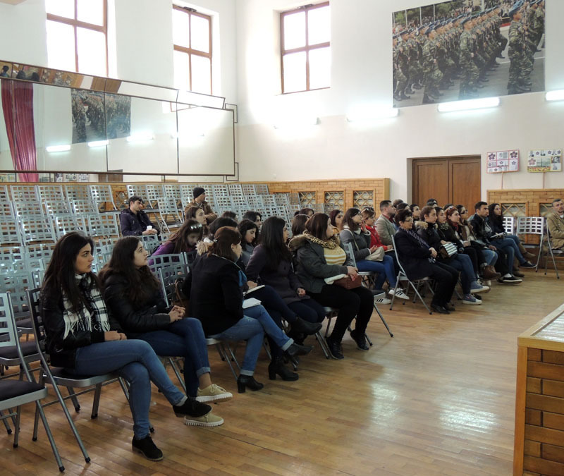 Зал Ванкской школы. Часть слушателей курсов.