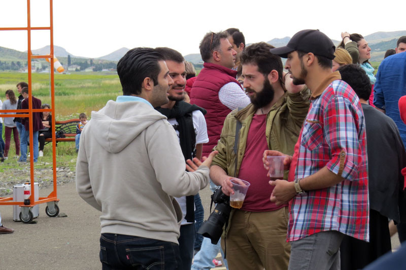 У друзей всегда найдётся тема для разговора.