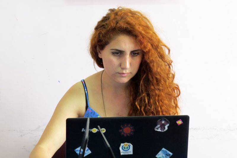 При всей своей молодости, Ирина очень серьёзный человек... При всей своей молодости, Ирина очень серьёзный человек...