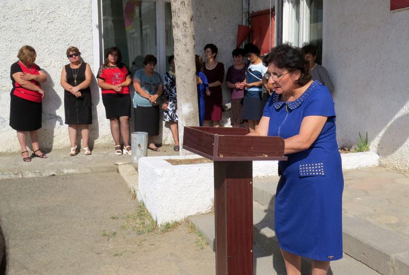  С приветственной речью представитель РОНО Мартуни Ануш Овсепян.