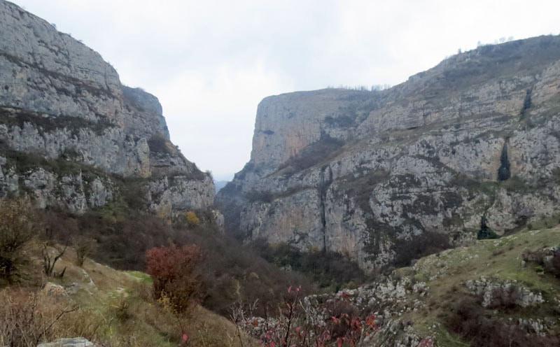 Ущелье забытых сказок остался позади нас...