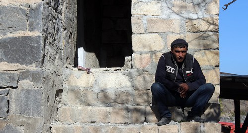 Житель одного из районов Нагорного Карабаха, переходящего под контроль Азербайджана. 16 ноября 2020 года.  Фото Армине Мартиросян для "Кавказского узла".