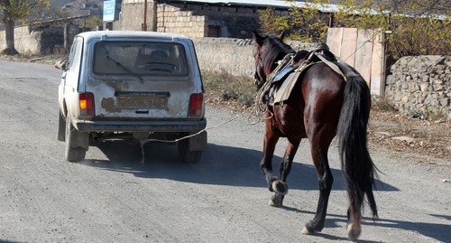Жители районов Нагорного Карабаха, переходящих под контроль Азербайджана, покидают свои дома. 16 ноября 2020 года. Фото Арине Мартиросян для "Кавказского узла".